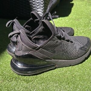 Nike triple black 270